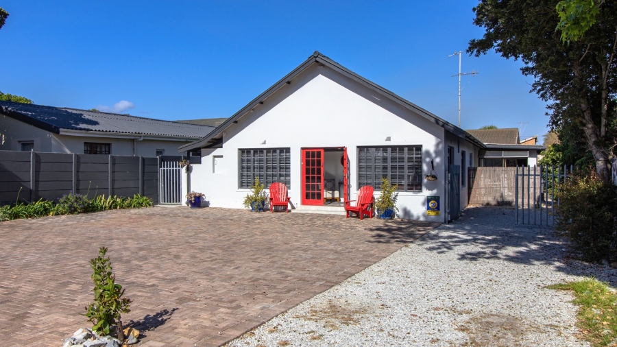 1 Bedroom Property for Sale in Sandbaai Western Cape